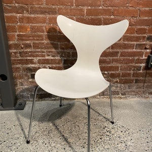 Arne Jacobsen Lily / Seagull Chair for Fritz Hansen