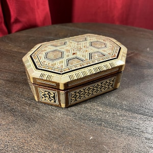 Egyptian Hand Inlaid Mother of Pearl Abalone Shell Beech Wood Octagon Shaped Jewelry Box 6&quot; x 4&quot; x 2&quot;
