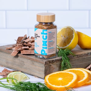 Pinch King Salmon Rub - Sweet Citrus Applewood Smoke Grill Seasoning - 2.3 oz (65g) - All-Purpose Seasoning and Spices.