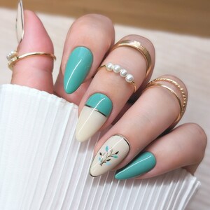 Hand made presson nail short length gel tips luxury press on nails hand painted nail art custom accessories for women glue on nails green