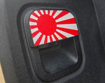 Blokady przeciwodblaskowe do modelu Tacoma 3. generacji (16-23) - flaga Japonii | (2x) Osłony oświetlenia tablicy rejestracyjnej | Taśma VHB wstępnie zainstalowana | Toyota Tacoma Mod