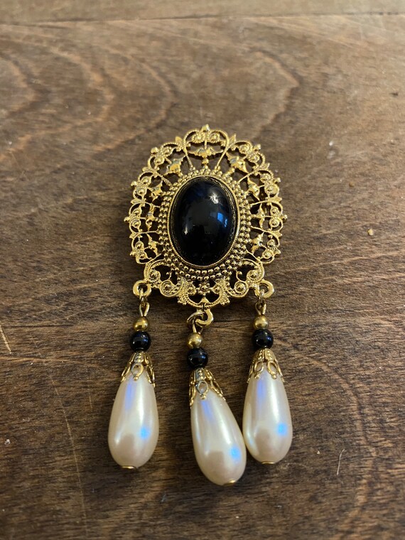 Vintage Victorian Style Brooch Black Stone and Faux P… Gem