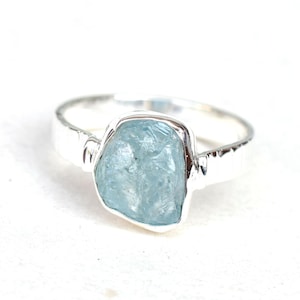 Anillo de aguamarina cruda hecho a mano: cristal de plata de ley, talla 11.5