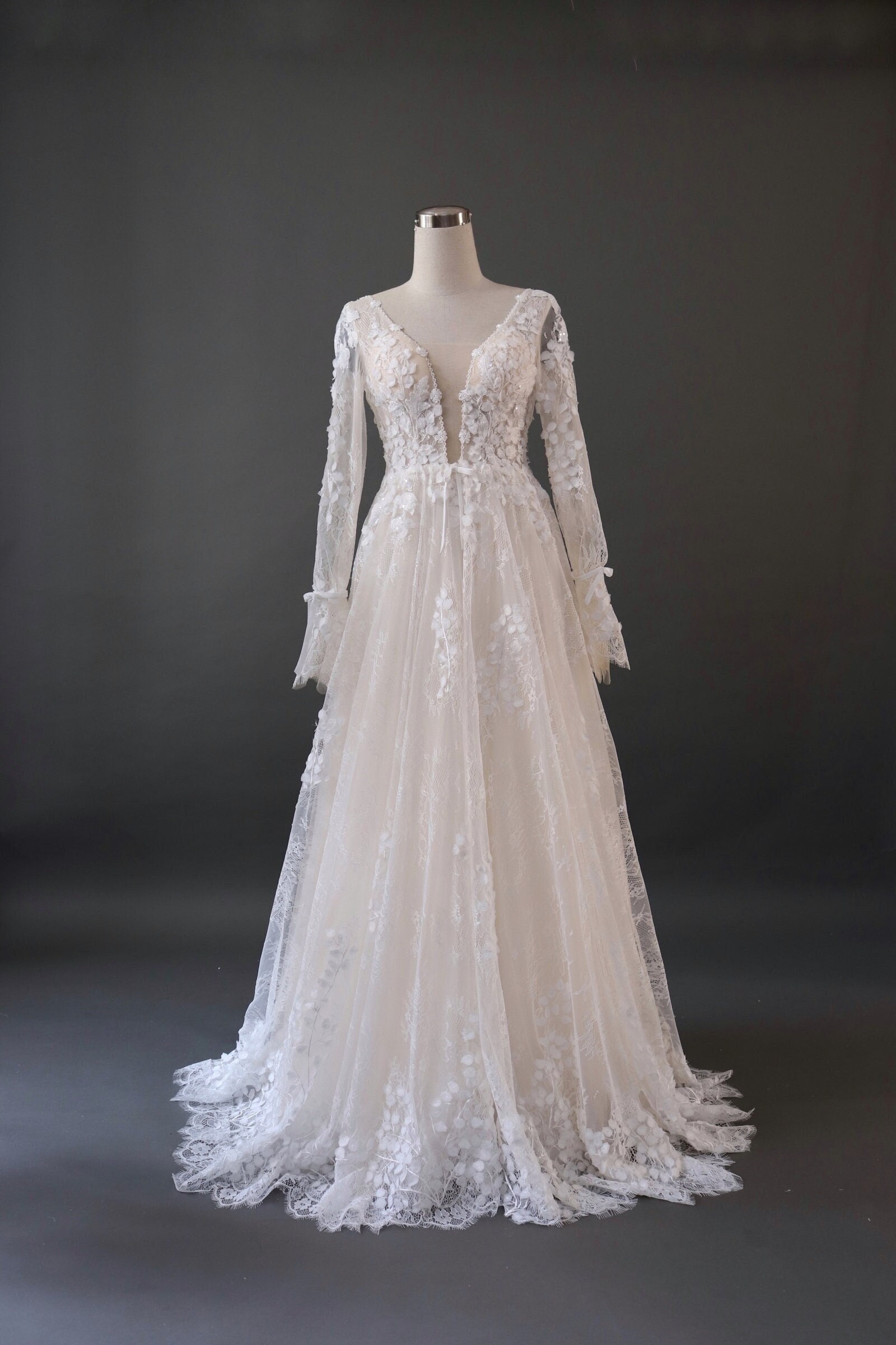 Long Sleeve Lace Wedding Dress Elegant A-Line Bridal Gown