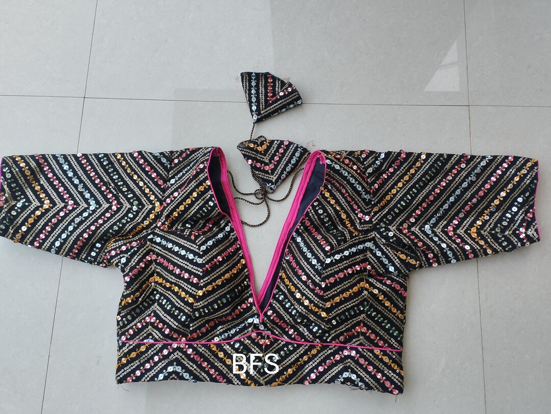 Sitara Fully Hand-Embroidered & Hand-Stitched Blouse With Stylish Wire Work Pallu Cocktail Saree