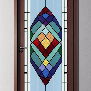 Puede incluir: Una puerta de vidrio emplomado con un diseño geométrico que presenta una forma de diamante con piezas de vidrio rojo, azul, verde, amarillo y morado.