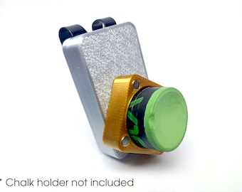 Magnetic belt clip for chalk holder