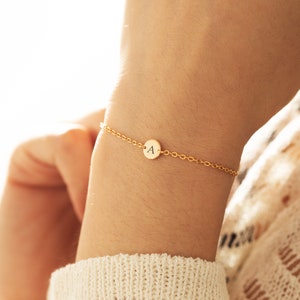 Pulsera inicial personalizada, joyería personalizada, pulsera para madres, pulsera de oro para mujeres, pulsera con nombre de carta familiar, regalo de cumpleaños para ella imagen 7