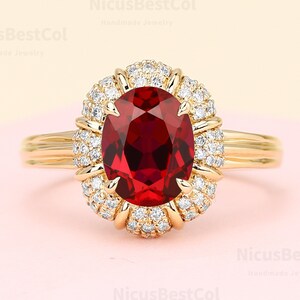 Ovaler Rubin-Halo-Ring, vergoldetes Sterlingsilber, mit simulierten Diamanten