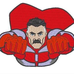 Puede incluir: Parche bordado con un superhéroe con un traje rojo y blanco, capa roja y guantes naranjas. El personaje tiene una expresión severa con bigote negro y ojos azules. El diseño está sobre un fondo blanco.