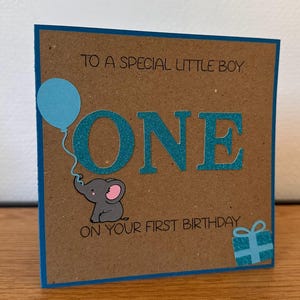 Individuell gestaltete Geburtstagskarte für Babys und Kinder - mit Wunschfarbe, Name &/ Alter. Liebevoll handgemacht für besondere Momente