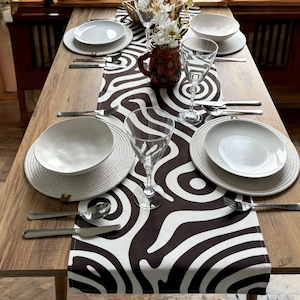 Runner da tavolo moderno in bianco e nero / Tovaglia con motivo a labirinto / Decorazione moderna per tavolo da pranzo / Decorazione fluida per la casa / Runner da tavolo rotondo a righe