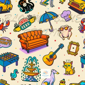 Puede incluir: Un patrón repetitivo con ilustraciones de dibujos animados de un sofá, una guitarra, un paraguas y un gato. Otros elementos incluyen una taza de café con el texto "Central Perk", una fuente y un marco de fotos. El fondo es de color beige claro con puntos de colores.
