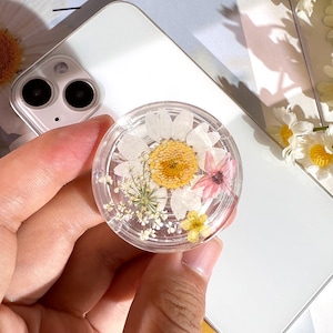 Pressed Flowers Phone Grip, White Daisy Real Flower Mobile Phone Holder, Transparent Resin Folding Elastic Base, Desktop Stand