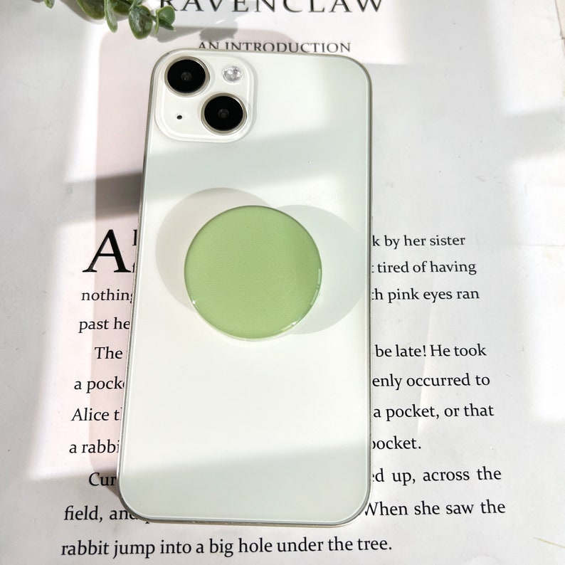 Simple Solid Color Mobile Phone Grip, Transparent Resin Round Bracket, Folding Elastic Base, iPhone Mobile Phone Grip, Desktop Stand image 5