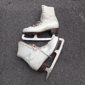 Vintage Women Ice Hockey Skates GUNDI / N.H.L. Canada / Retro white Leather Skates / Made in Yugoslavia