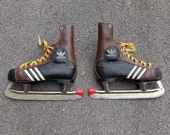 Anciens patins à glace en cuir (patinage artistique) - Ben & Flo