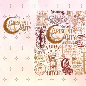 Puede incluir: Diseño gráfico digital con las palabras "Crescent City" y otros textos, junto con ilustraciones de una luna creciente, ángeles y un cuervo. El diseño utiliza tonos marrones y dorados sobre un fondo rosa claro.