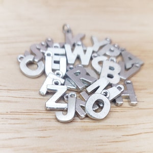 Colgantes con letras del alfabeto en plata de ley o plata de ley para pulseras con dijes o collares con iniciales