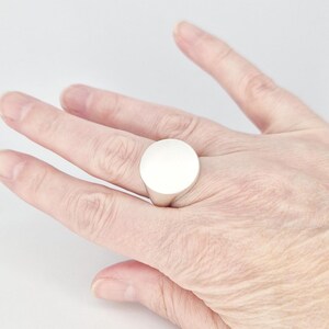 Anillo de sello redondo de plata maciza de 18 mm para la creación de joyas, grabado o engaste de gemas.