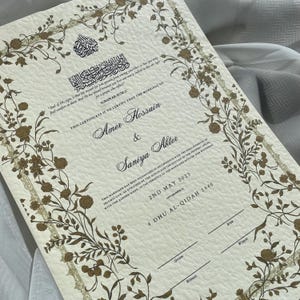 Floral Gehämmertes A4 Nikkah Zertifikat | Schreibfeder |Nikkah Nama | Muslimische Heiratsurkunde | Personalisierte Namen | Koranvers |