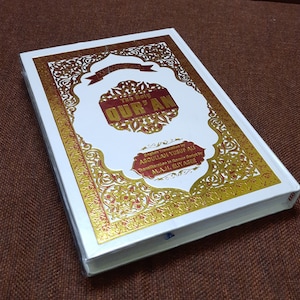 Color Coded Holy Quran: Roman English Transliteration with Tajweed Rule
