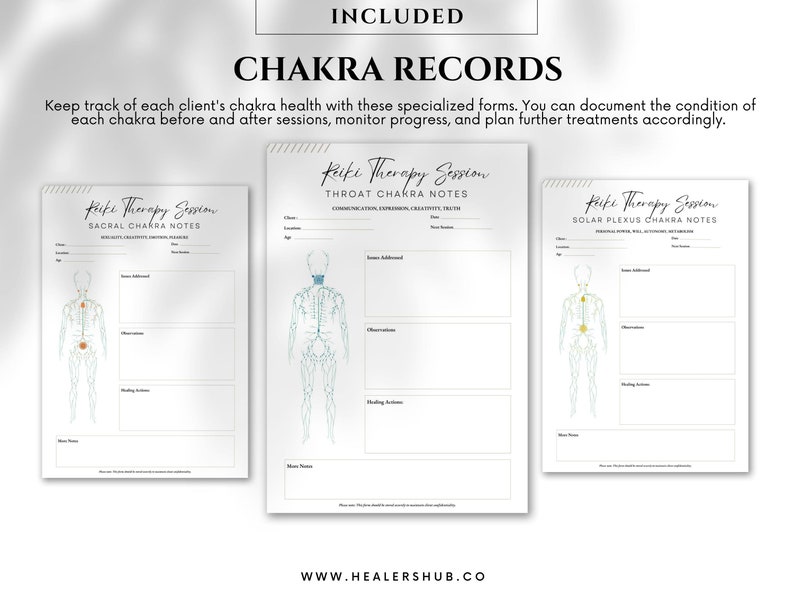 Op de afbeelding: Drie printbare chakra-registratieformulieren voor Reiki-sessies. Elk formulier bevat een lijntekening van een menselijk lichaam met de chakrapunten die in kleur zijn gemarkeerd. De formulieren bevatten secties voor klantgegevens, observaties, genezende acties en notities.
