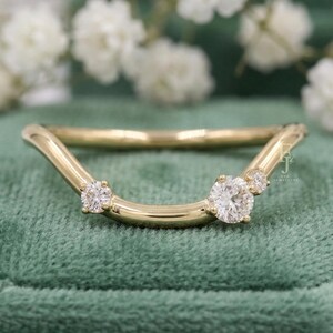 Solid Gold Curved Wedding Band 14k Gold Moissanite Contour Ring Dainty Ring Enhancer 18k Gold Nesting Ring for Solitaire Jewelry Gift Ring