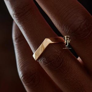 14K massief gouden chevronring – V-vormige gebogen ringverbeteraar