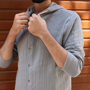 Men&#39;s Gray Muslin Hoodie: Long Sleeve Organic Cotton Shirt