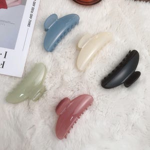 11 cm 大型クリアヘア クロー - 太い髪用のカーブ形状クリップ、大型無地クロー、女性用クリップ、彼女へのギフト (英国)