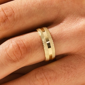 7mm Solid Gold Men&#39;s Wedding Band with Accented Details • 10k, 14k, 18k Solid Gold Wedding Ring for Men • Mid-Beveled Wedding Band His