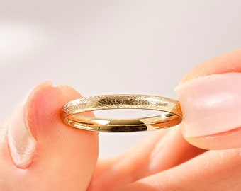 Fede nuziale bombata in oro giallo massiccio 14k • Finitura opaca ghiaccio da 2 mm