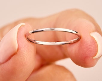 14-karatowe solidne białe złoto 1 mm cienka obrączka / minimalistyczna obrączka dla kobiet / cienki pierścionek do łączenia Jej / delikatny prosty zwykły pierścionek 1 mm