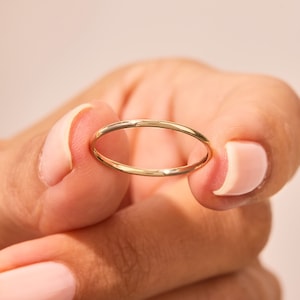 14k Weißgold 1mm dünner Ehering / Minimalistischer Ehering für Frauen / Dünner Stapelring Hers / Zierlicher einfacher schlichter 1mm Ring Bild 2
