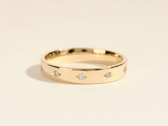 Modern men's ring in 18k gold with diamond