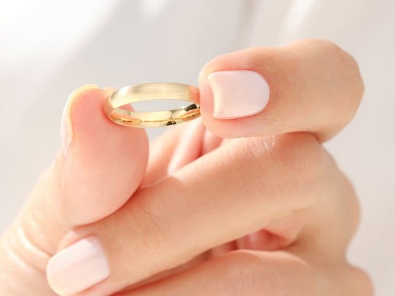 3mm 18k outlet gold wedding band