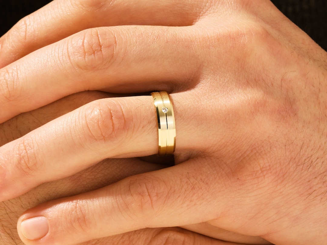 Married Man Wearing Wedding Ring on Hand Stock Photo - Image of hand,  wedding: 59150662