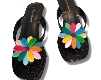 Lilly flower flip flop sandal accessory. Helps hide bunions. Pink, blue, green, yellow thong attachment. Interchangeable.