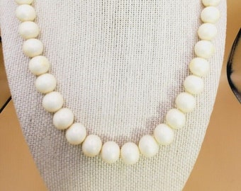 Collier de perles synthétiques irisées 20 po. Japon