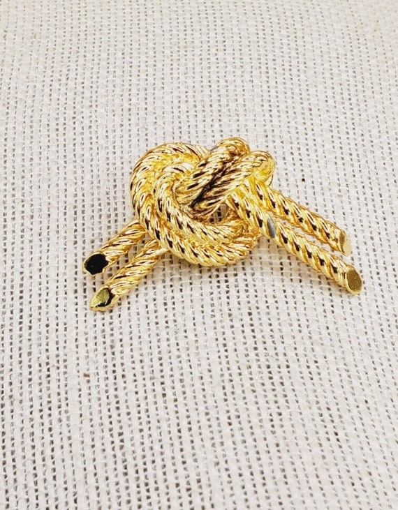 Joan Rivers Love Knot Twisted Rope Pin Brooch Gold