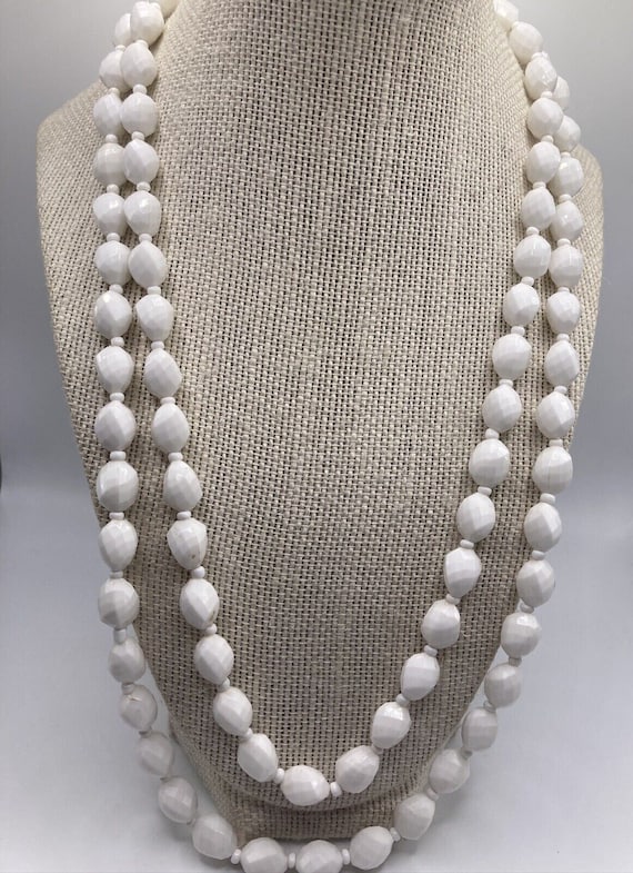 Vintage 22" White Plastic Necklace w Silver Tone M