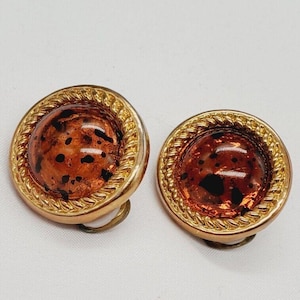 vintage Round 1&quot; Heavy Gold-tone and Amber colored Glass Clip-on earrings