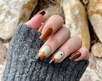 Mountain Press On Nails: Brown Hiking Nail Set