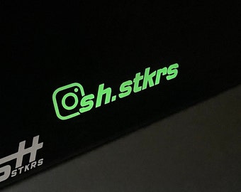 Sticker Instagram personnalisé phosphorescent photoluminescent brille dans le noir, Autocollant personnalisable pour voiture, moto, etc.