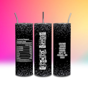 Peut inclure: Trois gobelets en acier inoxydable noir et blanc avec une finition pailletée. Le gobelet de gauche présente un tableau des valeurs nutritionnelles pour "Technical Support". Le gobelet du milieu porte le texte "Technical Support" en lettres blanches sur fond noir. Le gobelet de droite porte le texte "Because badass miracle worker isn't an official job title" en lettres blanches sur fond noir.