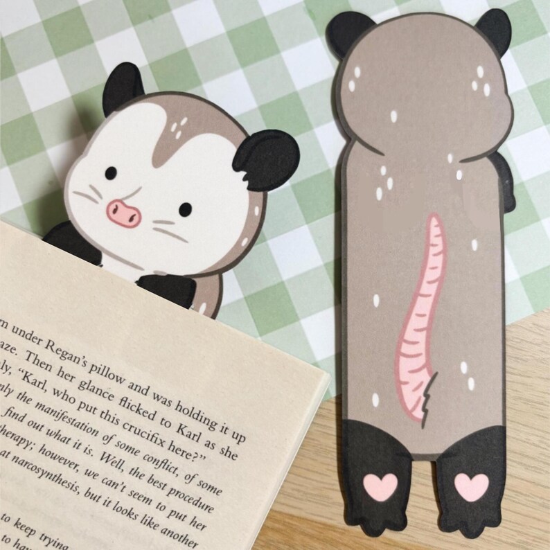 Marcapáginas de zarigüeya, adorable pasapáginas de zarigüeya, regalo hecho a mano para amantes de los libros, papelería de animales del bosque, marcapáginas ilustrado a mano imagen 3