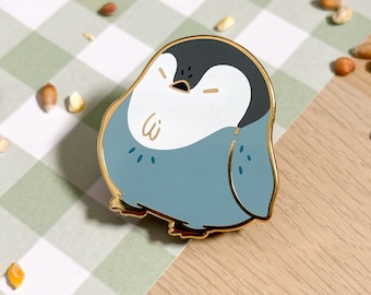 Pin de esmalte de pingüino bebé: Chirridos fuertes, animal ártico