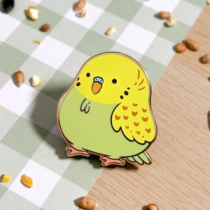 Pin de esmalte de periquito verde y amarillo, pin de esmalte duro de periquito verde, pin de periquito, mascota exótica, chirridos fuertes