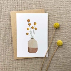 Postkarte A6 *Trommelstöckchen* | Craspedia | Gelbe Blumen in Vase | Aquarell | Recyclingpapier | Grußkarte | Geschenk für Pflanzenliebhaber